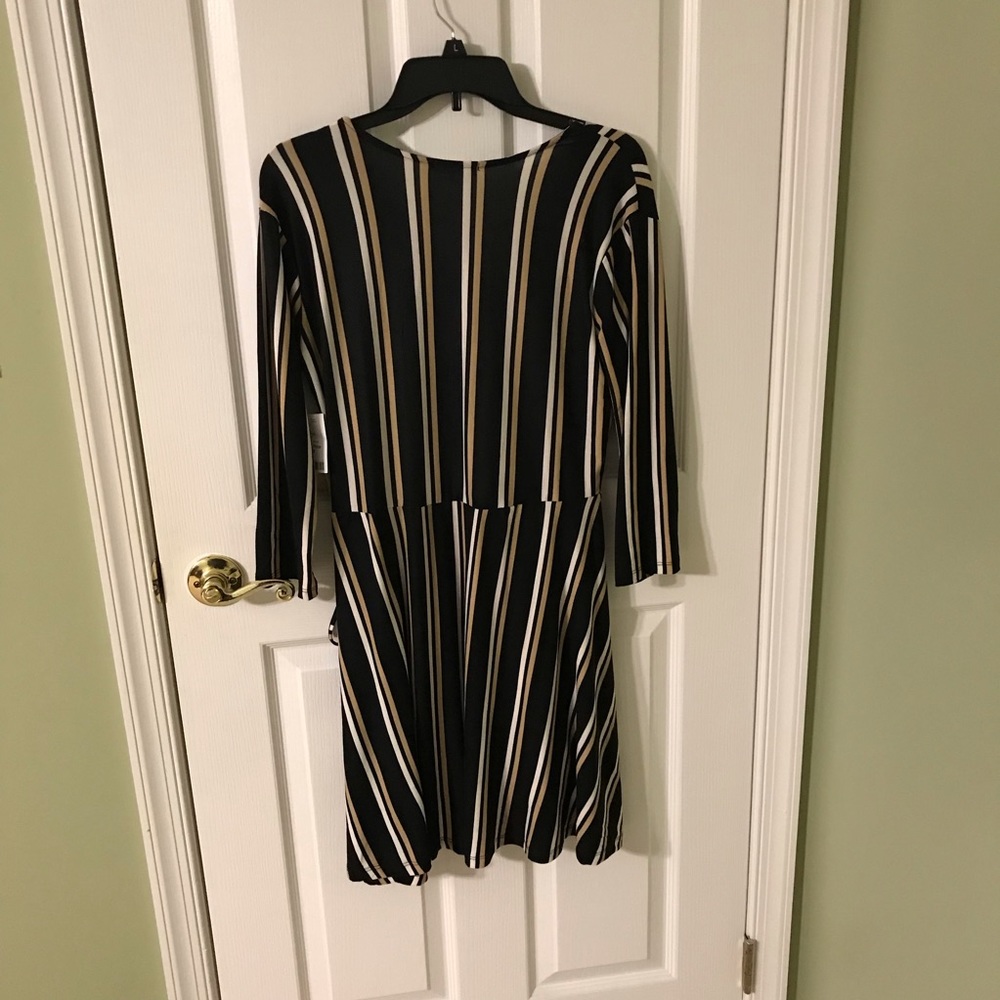 Dress - Picture 3 of 4